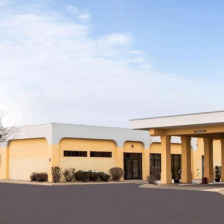 La Quinta Inn By Wyndham Davenport & Conference Center Esterno foto