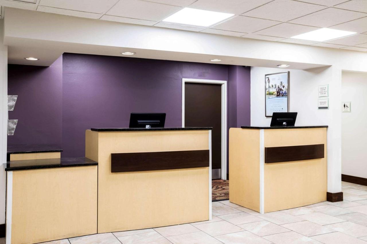 La Quinta Inn By Wyndham Davenport & Conference Center Esterno foto