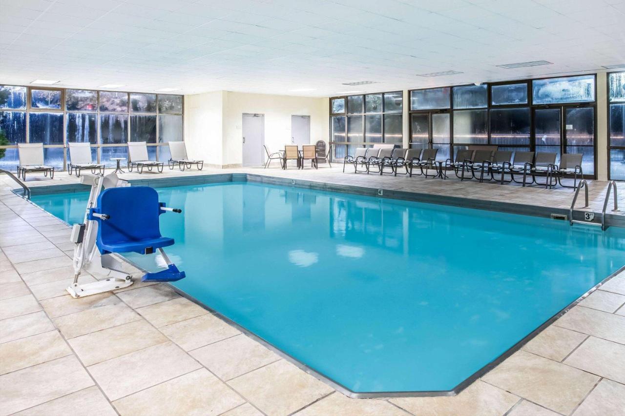La Quinta Inn By Wyndham Davenport & Conference Center Esterno foto