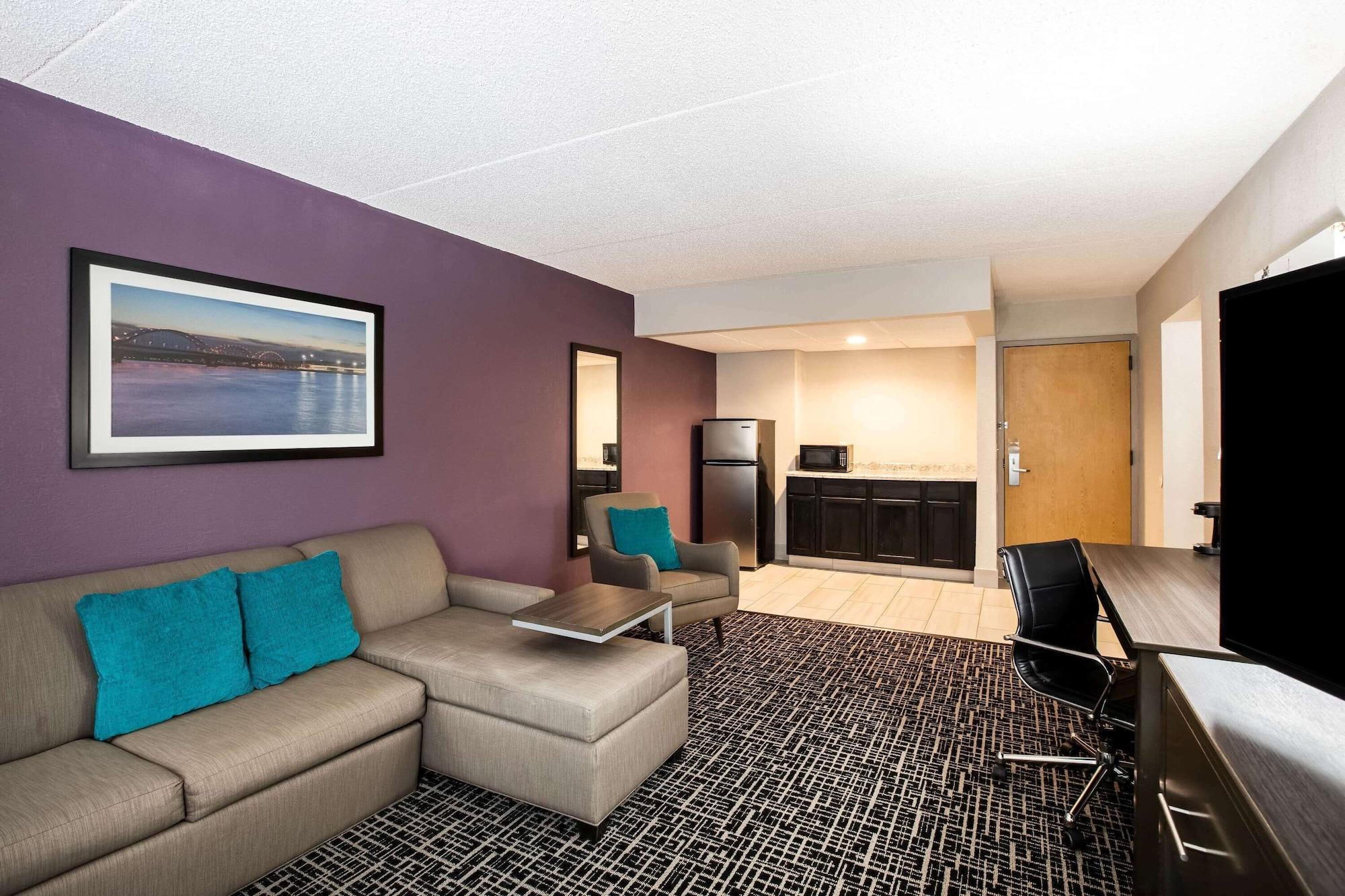 La Quinta Inn By Wyndham Davenport & Conference Center Esterno foto