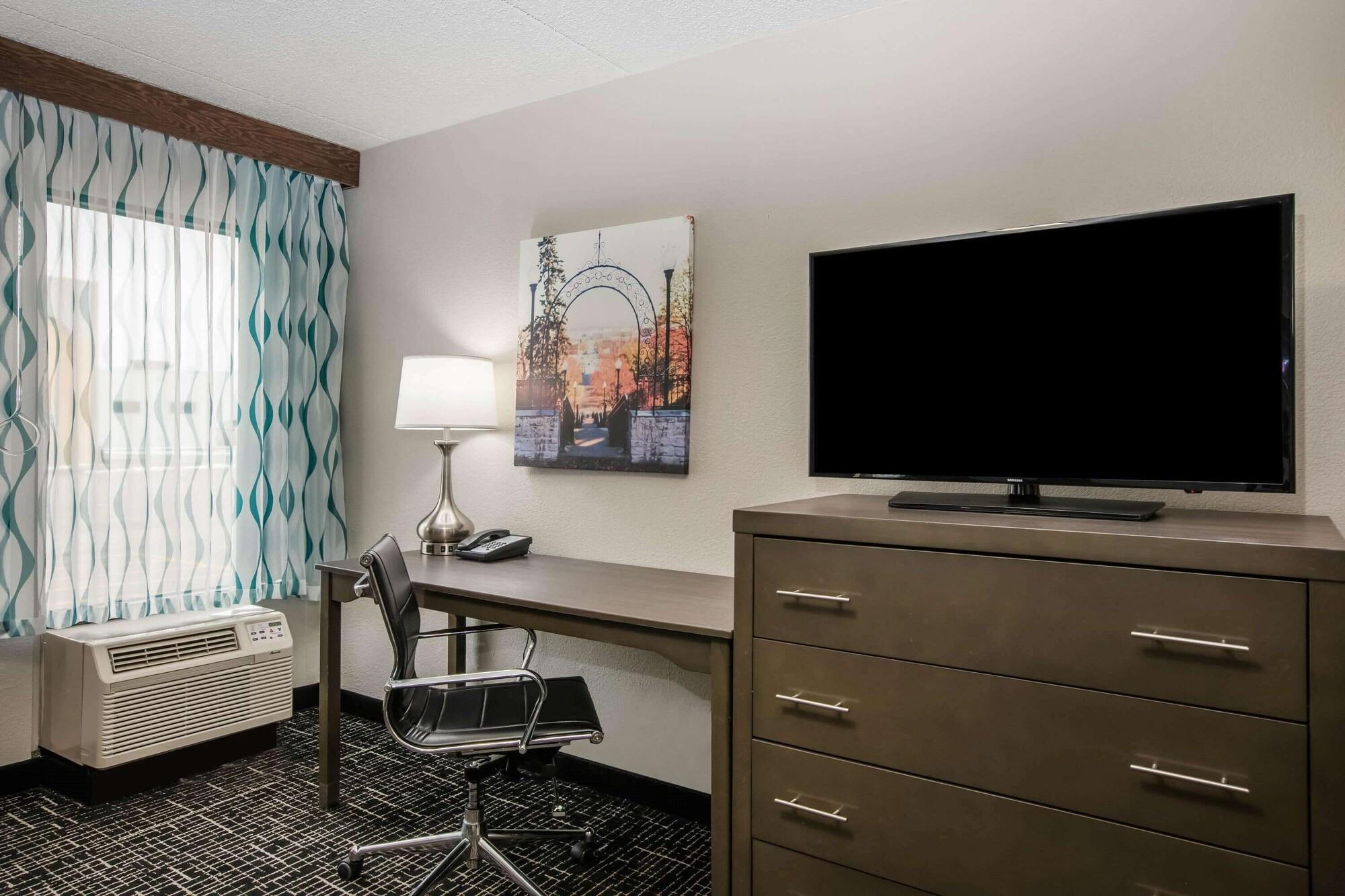 La Quinta Inn By Wyndham Davenport & Conference Center Esterno foto