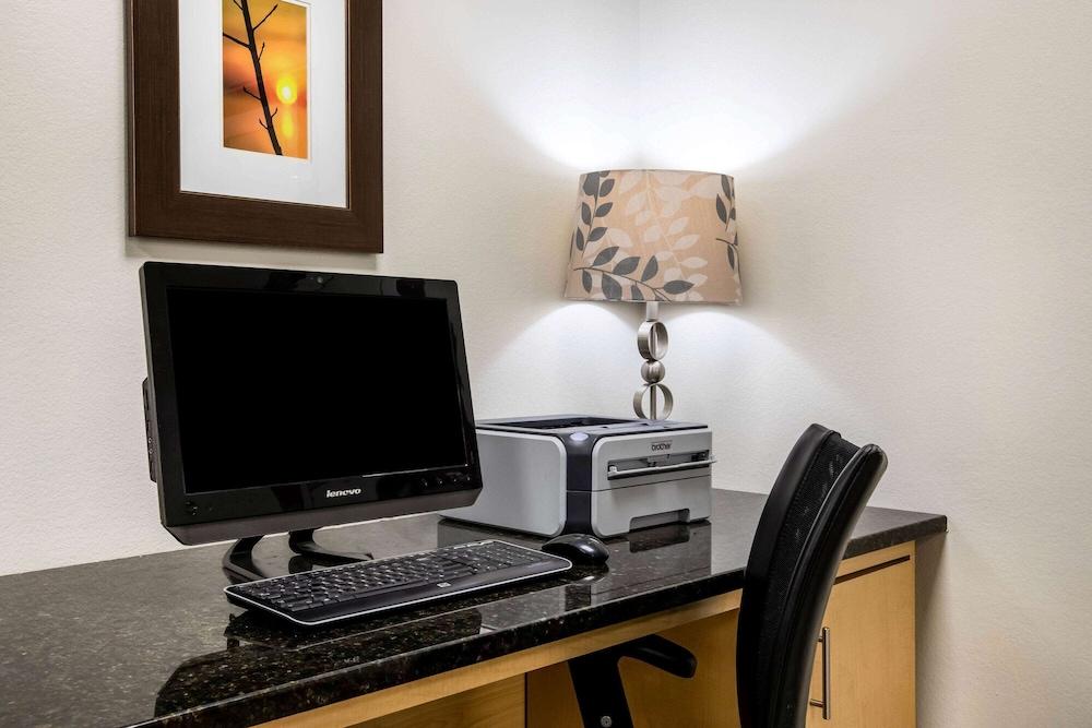 La Quinta Inn By Wyndham Davenport & Conference Center Esterno foto