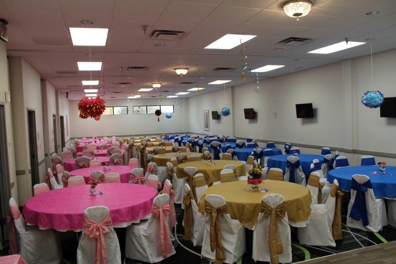 La Quinta Inn By Wyndham Davenport & Conference Center Esterno foto