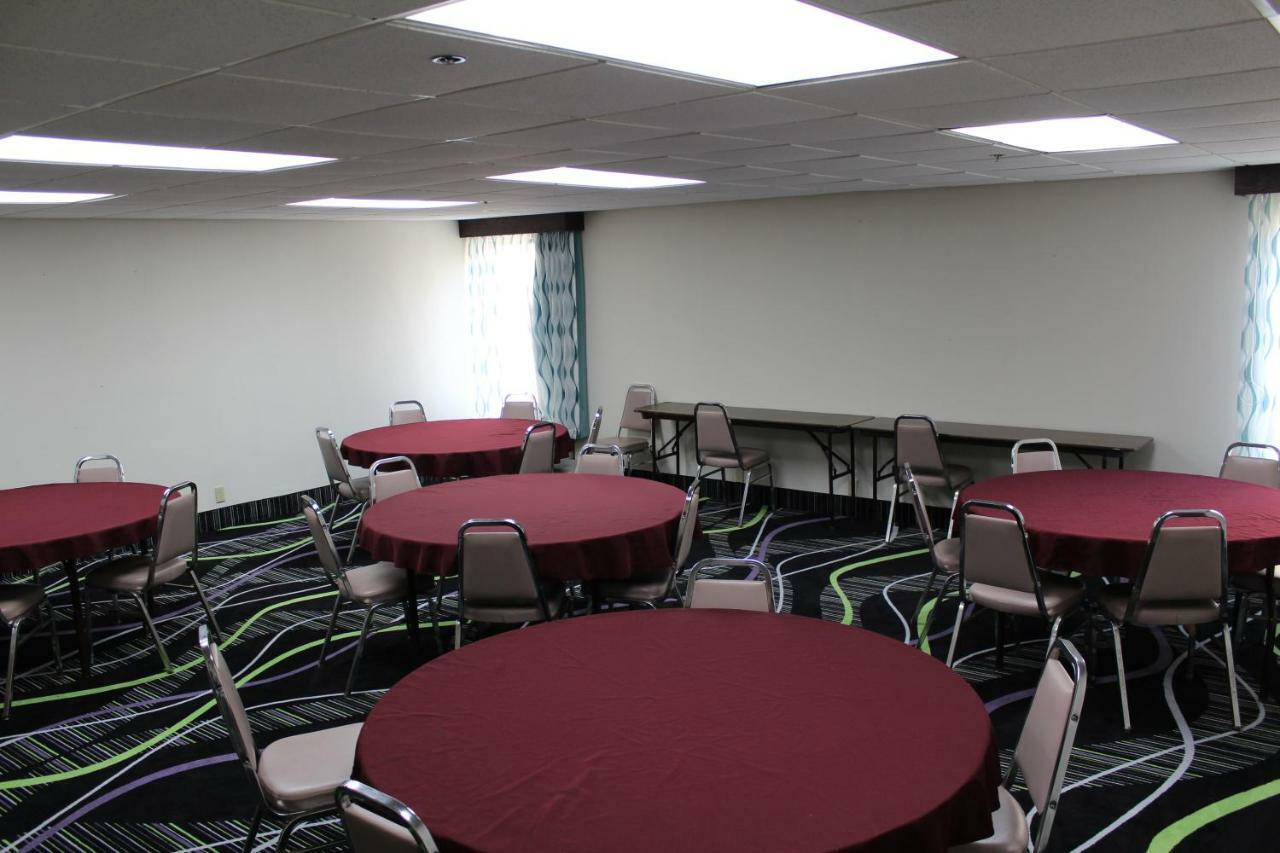 La Quinta Inn By Wyndham Davenport & Conference Center Esterno foto