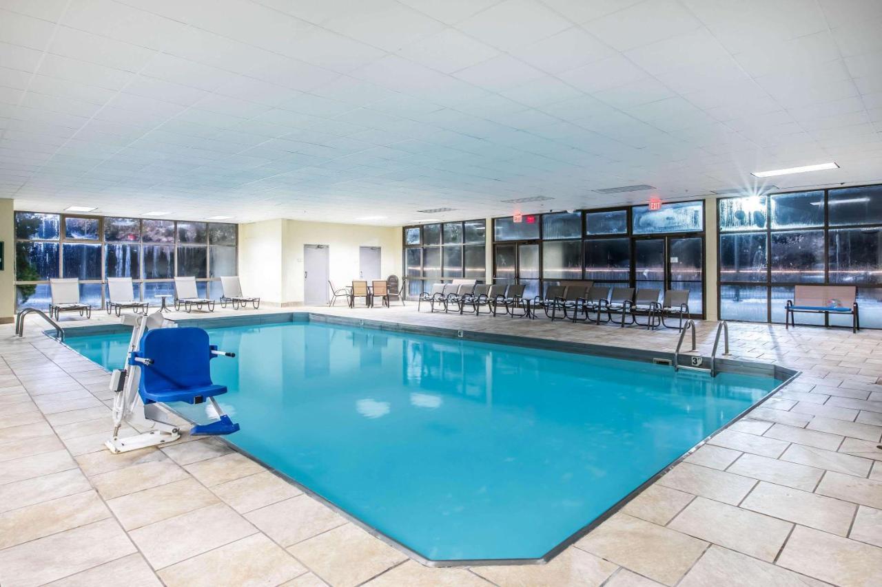 La Quinta Inn By Wyndham Davenport & Conference Center Esterno foto
