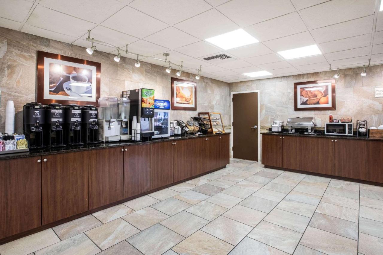 La Quinta Inn By Wyndham Davenport & Conference Center Esterno foto